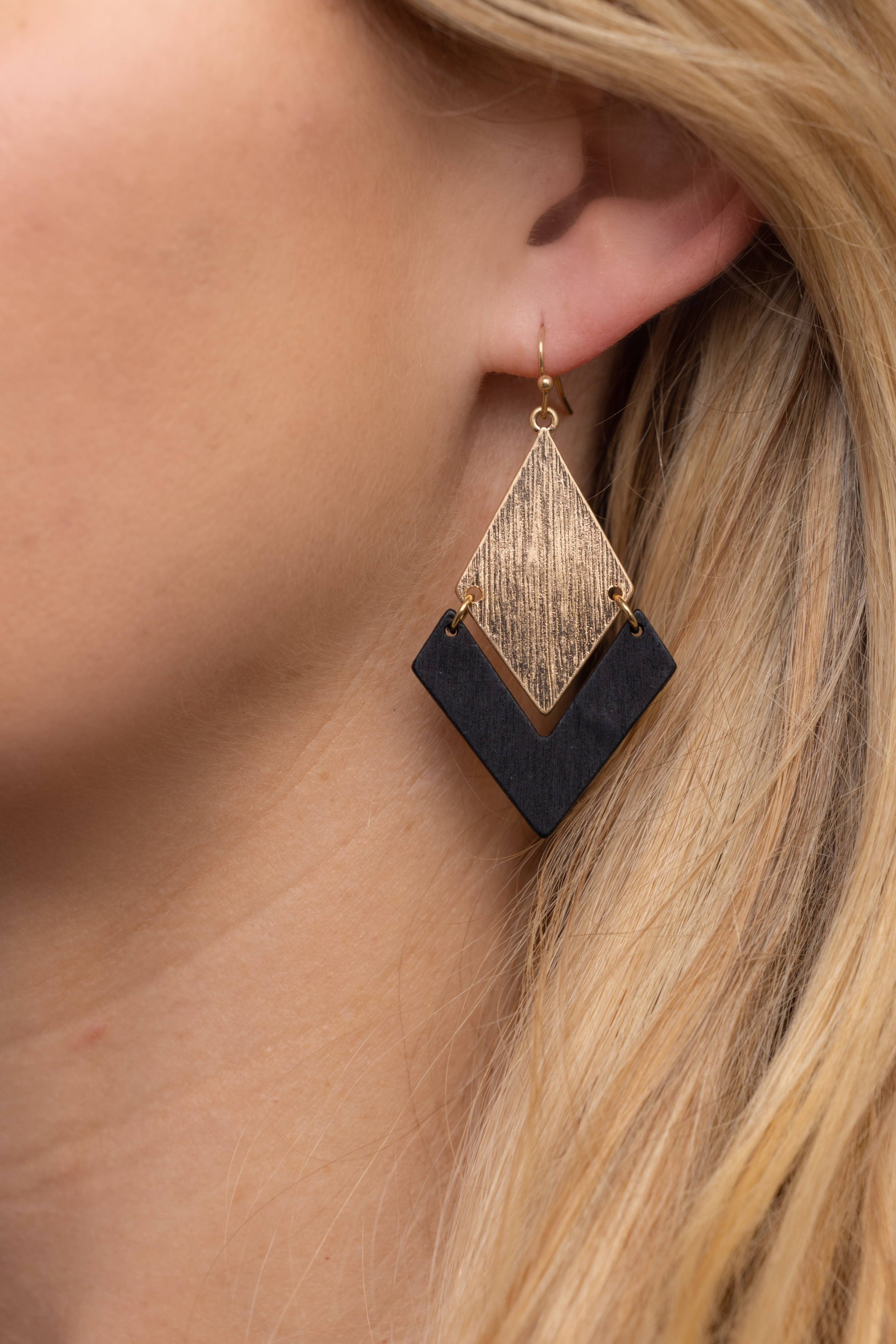 Pointed Teardrop Earrings - Black (05366263)