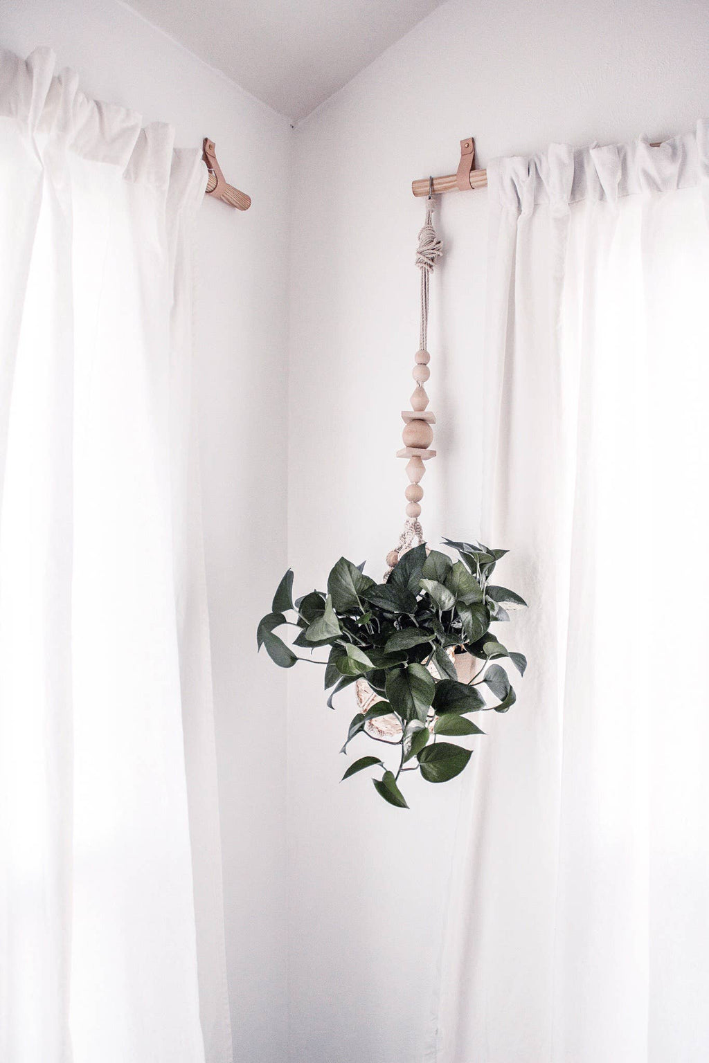 Medium Leather Towel Ring - Brass Finish [Round End]
