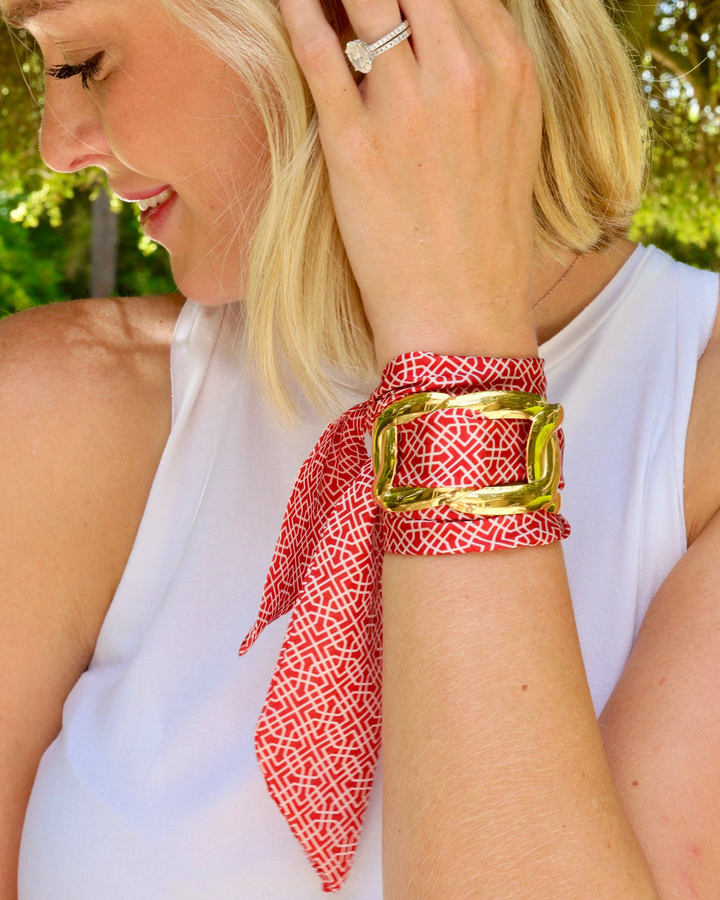 Serafina Scarf Bracelet Rd Wht  Geo
