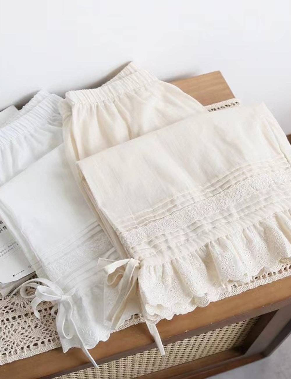 Ladies Solid Color Elastic Waist Eyelet Drawstring Bloomer Pants