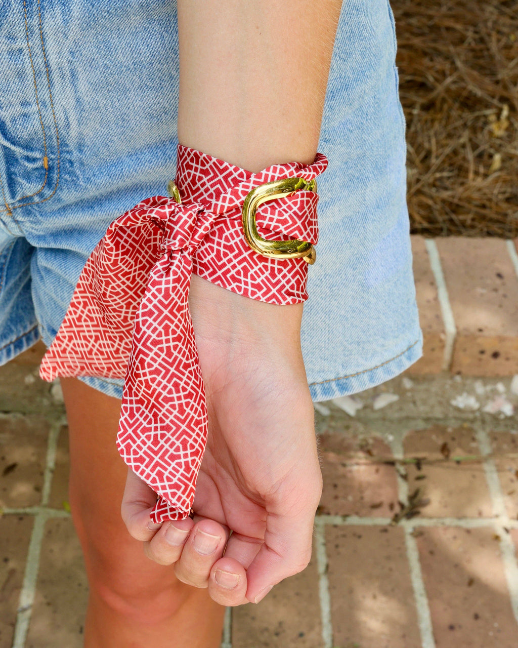 Serafina Scarf Bracelet Rd Wht  Geo